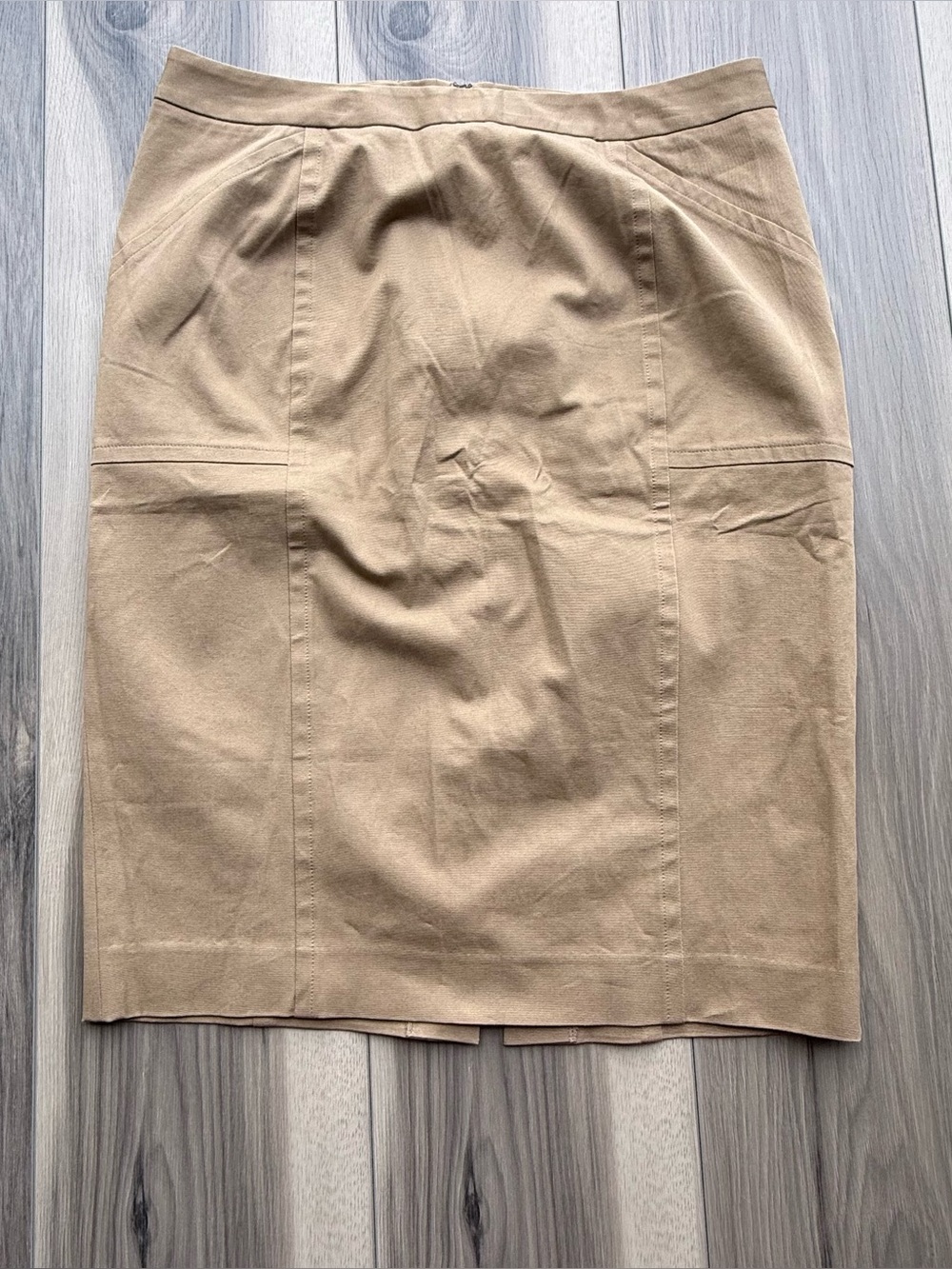 Body by Victoria Tan Khaki Button Back Pencil Skirt Panel Seams Women's size 8